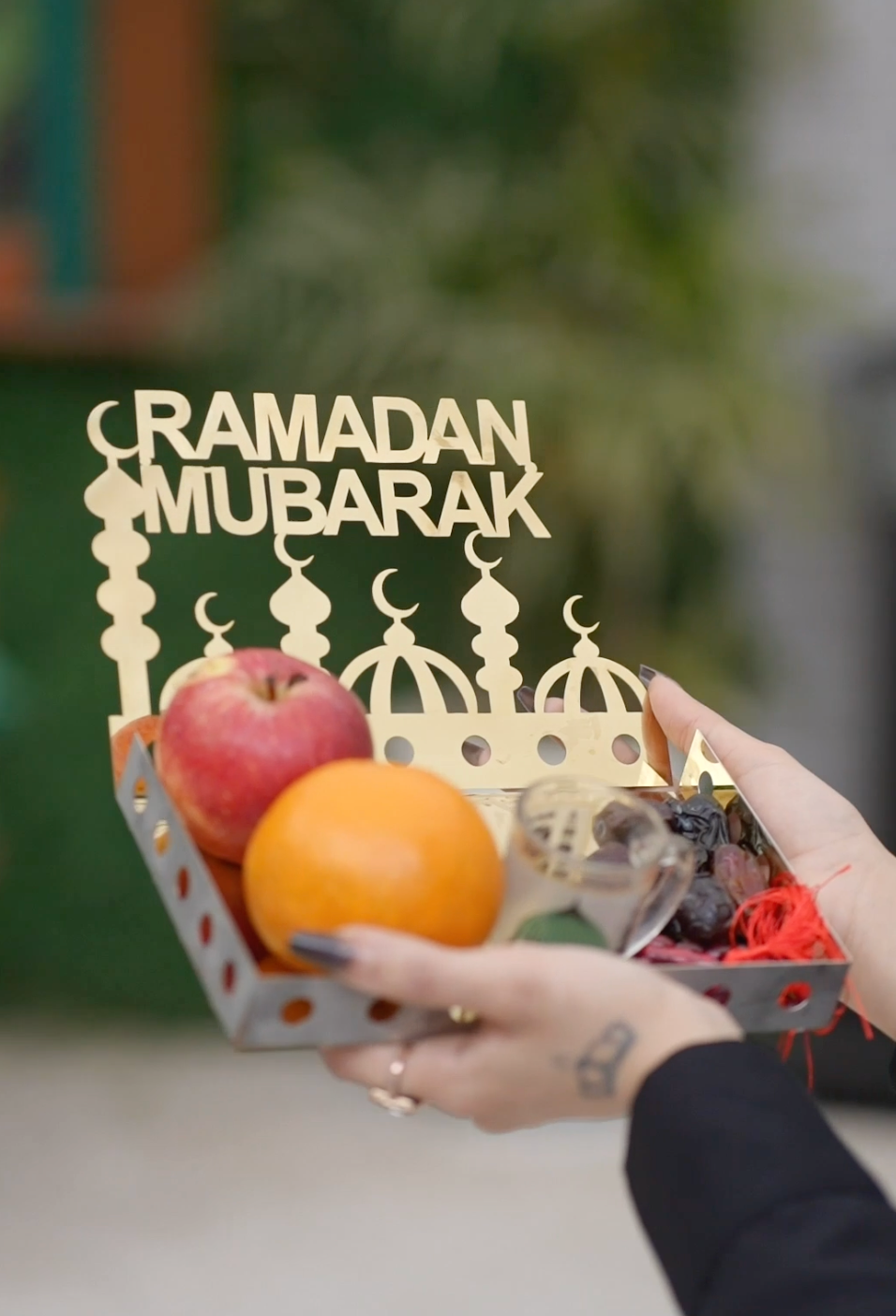 ZF Ramadan Kareem Stainless Steel Dates Tray – Round Metal Serving Plate for Iftar & Gifting